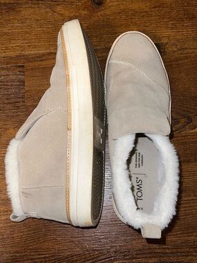 TOMS Paxton Cobblestone Suede Light Beige Slip On Faux Fur Boots Size 9